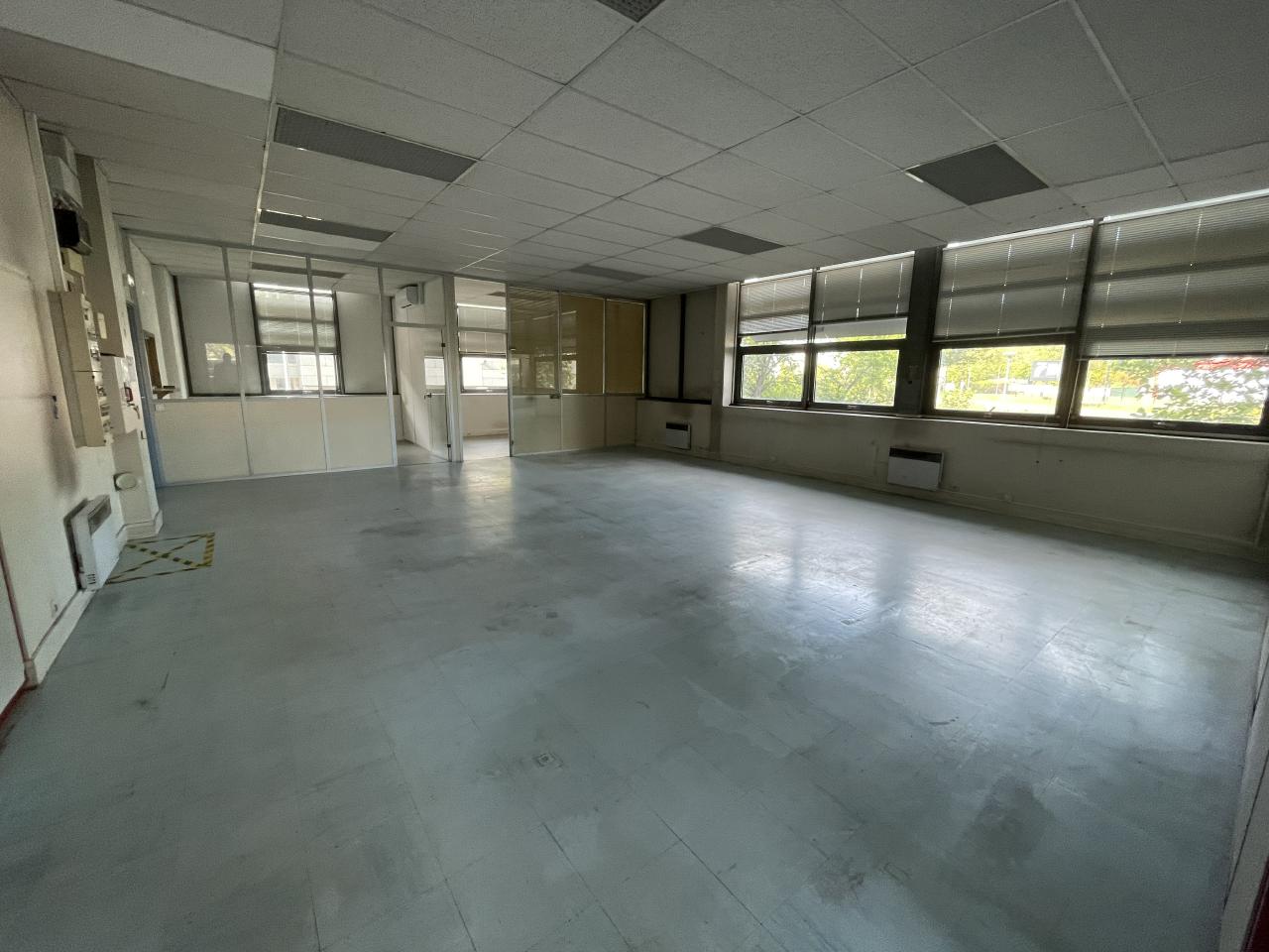 Local d'activité Sucy-en-Brie 369m² Location local d'activité Sucy-en-Brie Val-de-Marne OLACT2422631 5